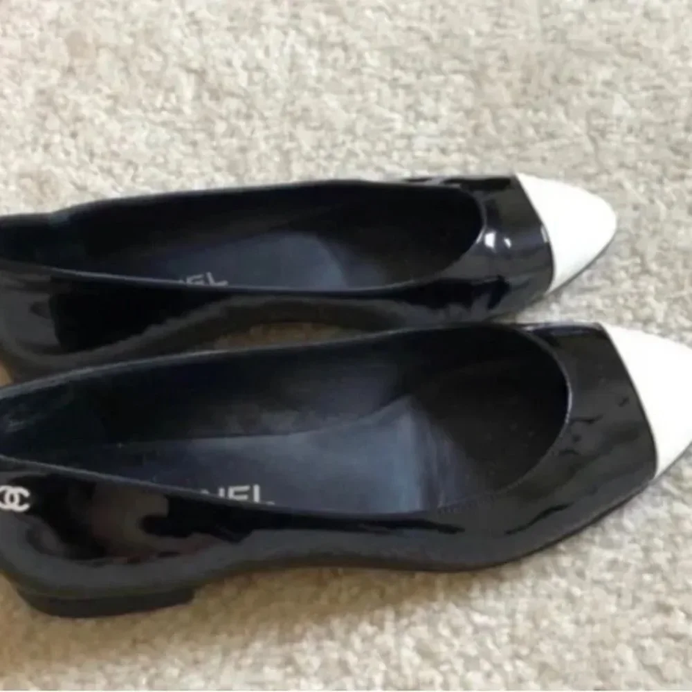 AUTHENTIC! *CHANEL* Sz 40 (8.5-9) Classic Black White Toe Patent Ballet Flats